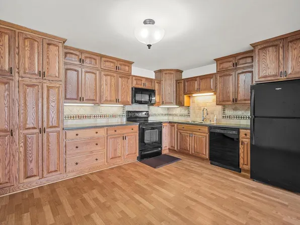 10340 W Parkwood DRIVE, Franklin, WI 53132