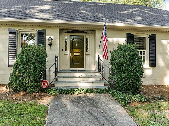 2nd image of 2424 Richardson Dr