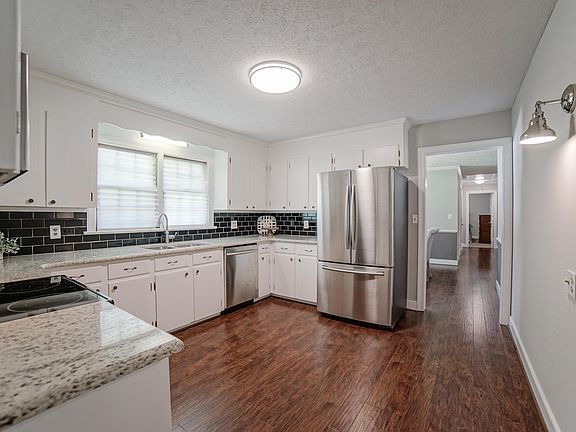 4th image of 29 Arrowhead Dr