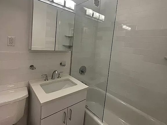 5th image of 400 E 89th St APT 12K