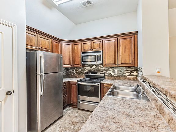 5th image of 10142 Hammersmith Ln