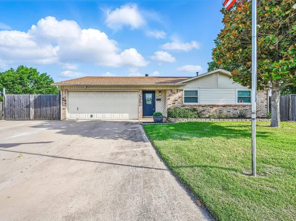 317 Wallace Ct, Crowley, TX 76036