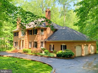 9090 Eaton Park Rd, Great Falls, VA 22066