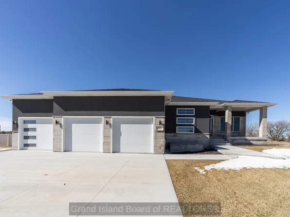 431 Ponderosa Dr, Grand Island, NE 68803