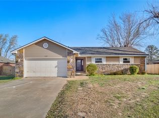 1105 E Linden St, Rogers, AR 72756