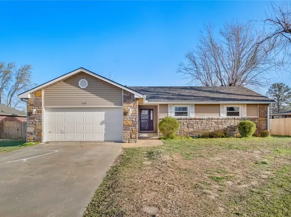 1105 E Linden St, Rogers, AR 72756