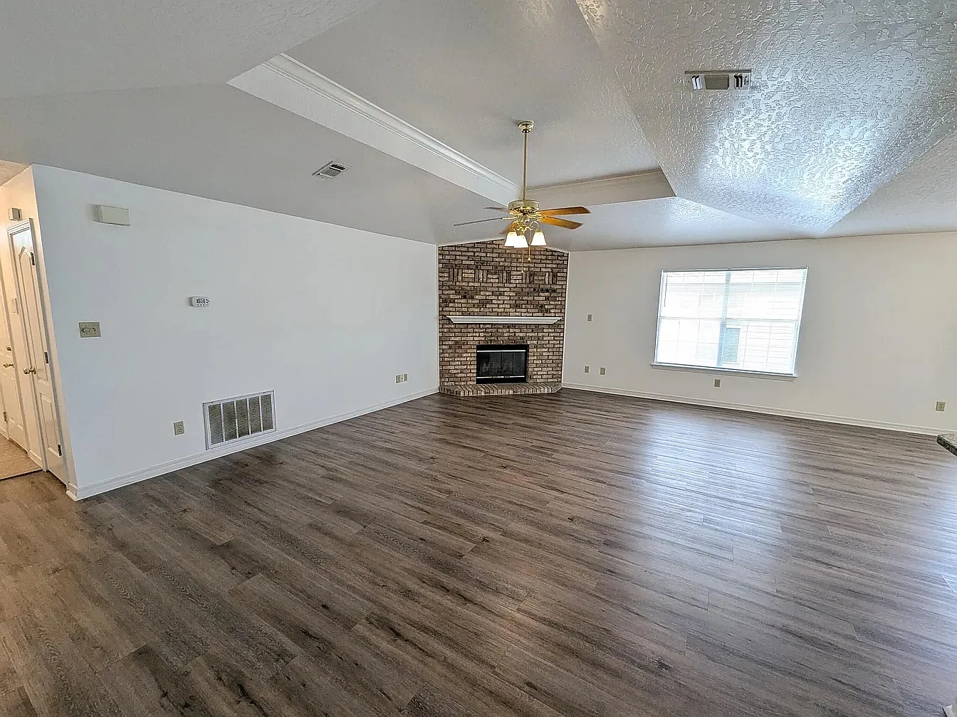 3 bed, 2249 sqft, $2,500 — Photo 3