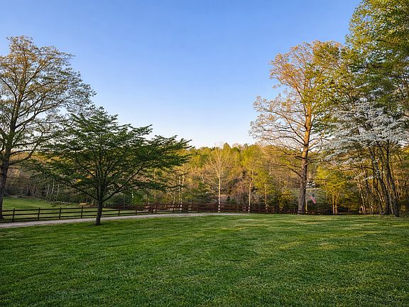 3rd image of 150 Little Creek Dr