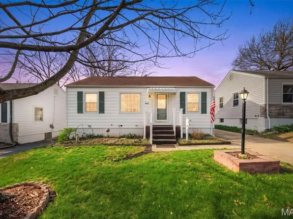 10512 Saint Francis Ln, Saint Ann, MO 63074