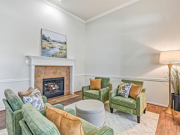 4th image of 800 W Lake Cir