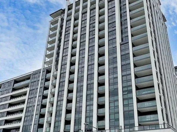 8 Cedarland Dr #826, Markham, ON L6G 1E3