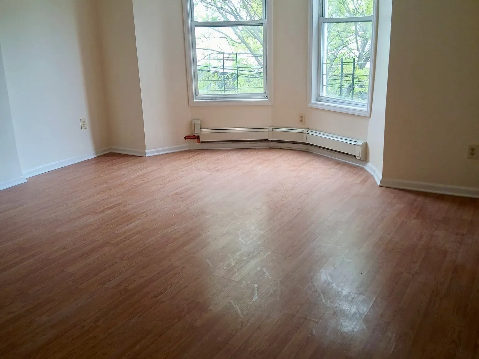 4 bed, 1200 sqft, $3,694 — Photo 1
