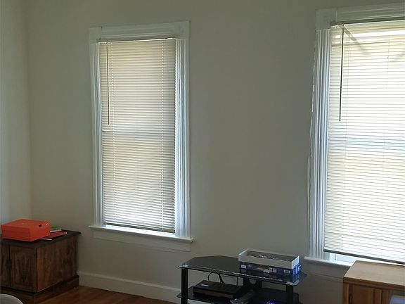 5th image of 258 Kentucky Ave