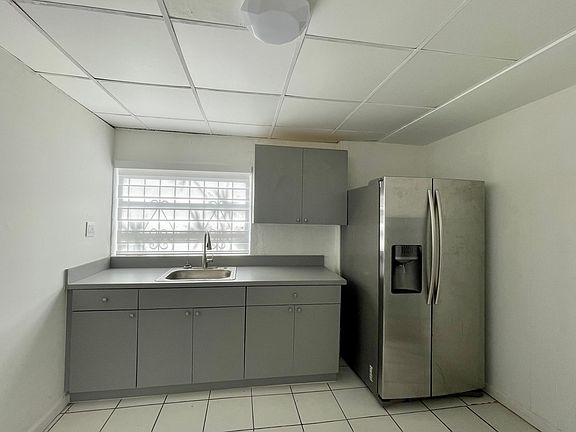 5th image of 215 NE 26th Ter APT A