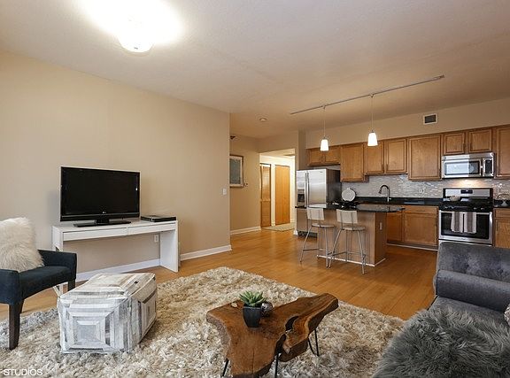 5th image of 5 E 14th Pl APT 1406