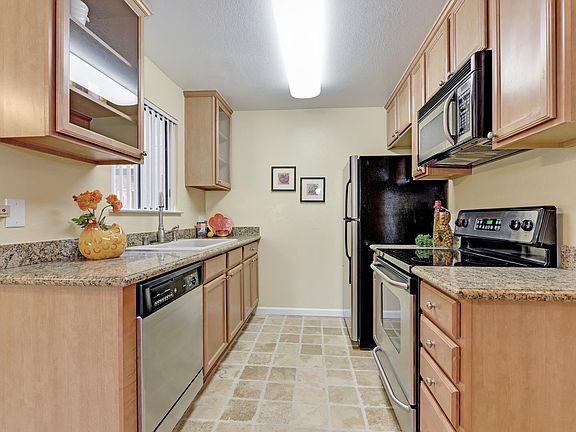 5th image of 2250 Monroe St APT 379