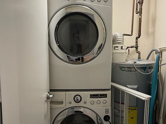 5th image of 255 1st St APT 4A