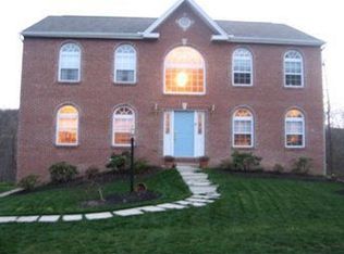850 Hawk Valley Dr, Leechburg, PA 15656