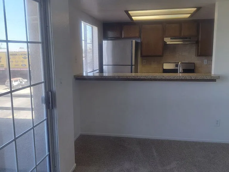 1733 S Pacific Ave — Photo 9