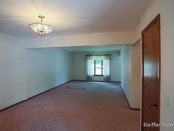 5th image of 6645 Leisure Way Dr SE