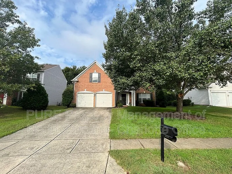 3 bed, 2.5 bath, 2390 sqft, $2,699 — Photo 1