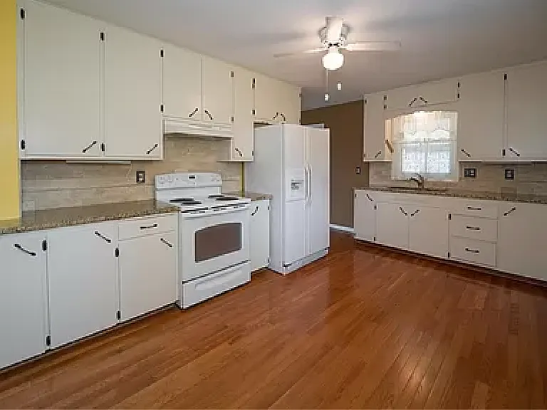 8120 Burdette St — Photo 11