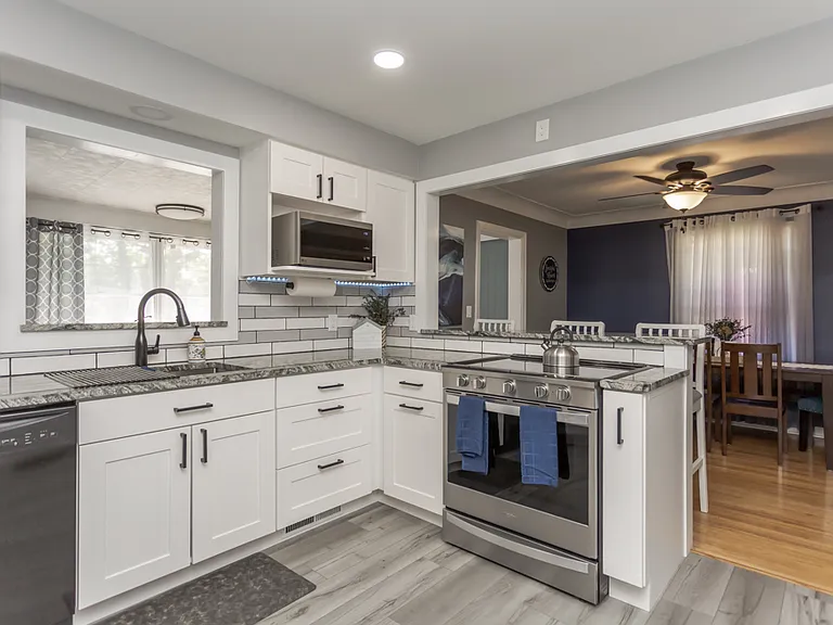 4243 Beverly Dr — Photo 20