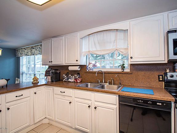 3rd image of 1229 Tangerine Dr