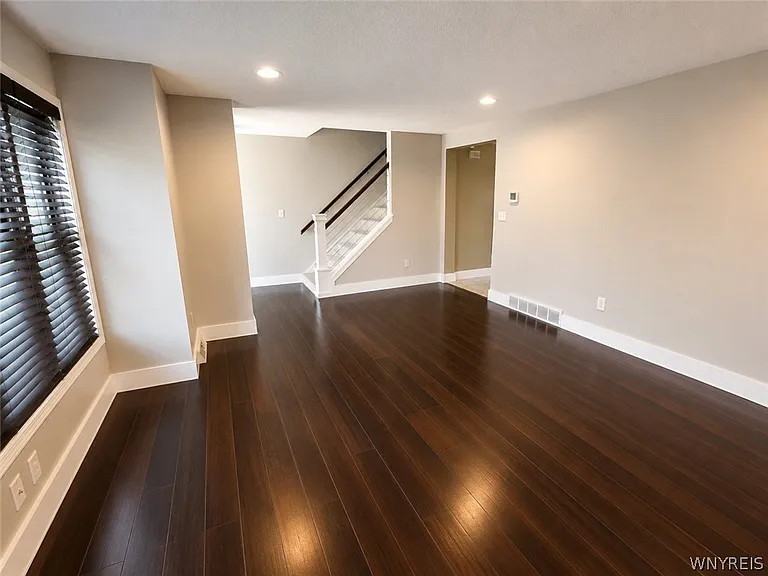 25 Jessica Ln — Photo 5