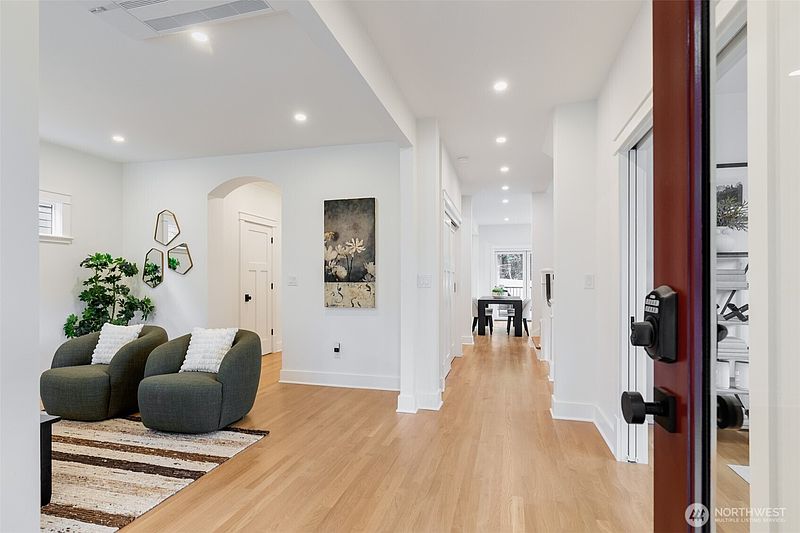 4th image of 1743 26th Avenue E