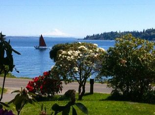 10205 Manitou Beach Dr NE, Bainbridge Island, WA 98110