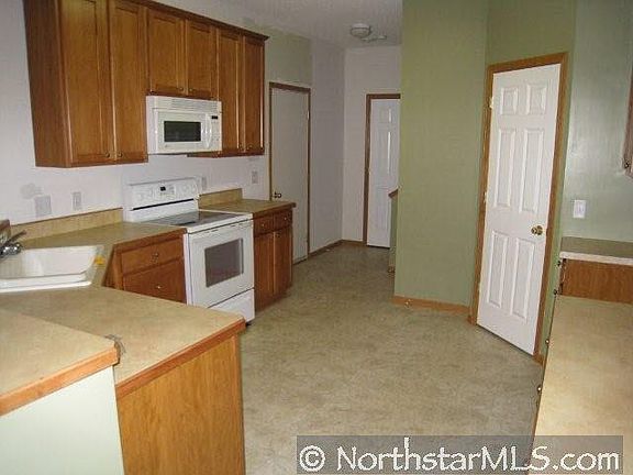 4th image of 10885 Oak Grove Circle
