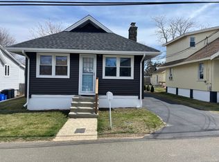 9 Crouch Rd, Branford, CT 06405