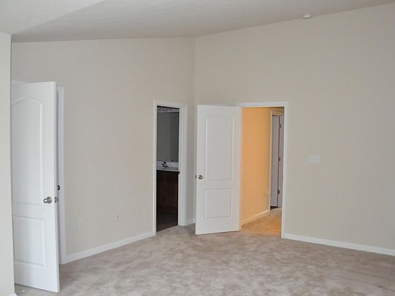 4th image of 129 Auburn Dr #33