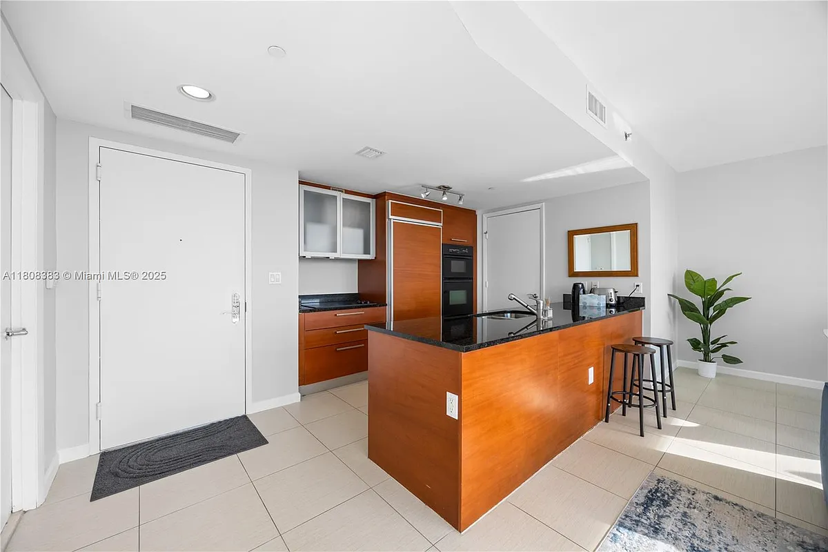 Building Photo - 1830 S Ocean Dr #1807