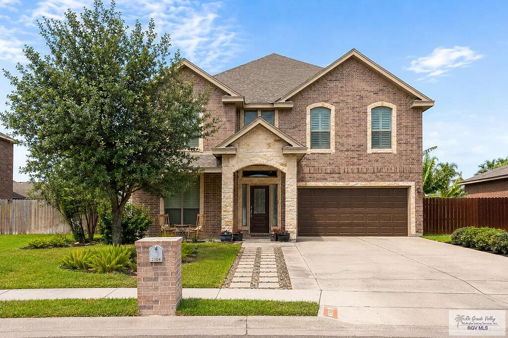 5 bed, 4.0 bath, 4696 sqft, $3,200 — Photo 1