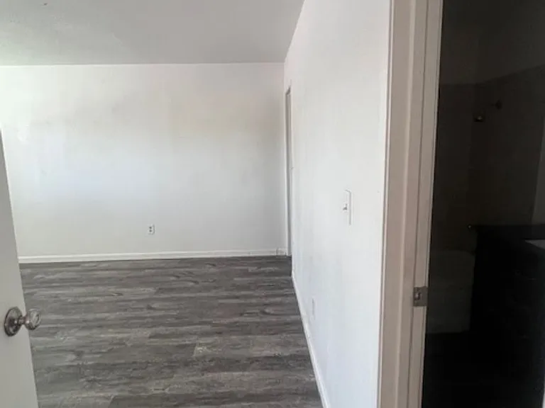 Spacious 1 Bed / 1 Bath Apartment in Colton! — Photo 10