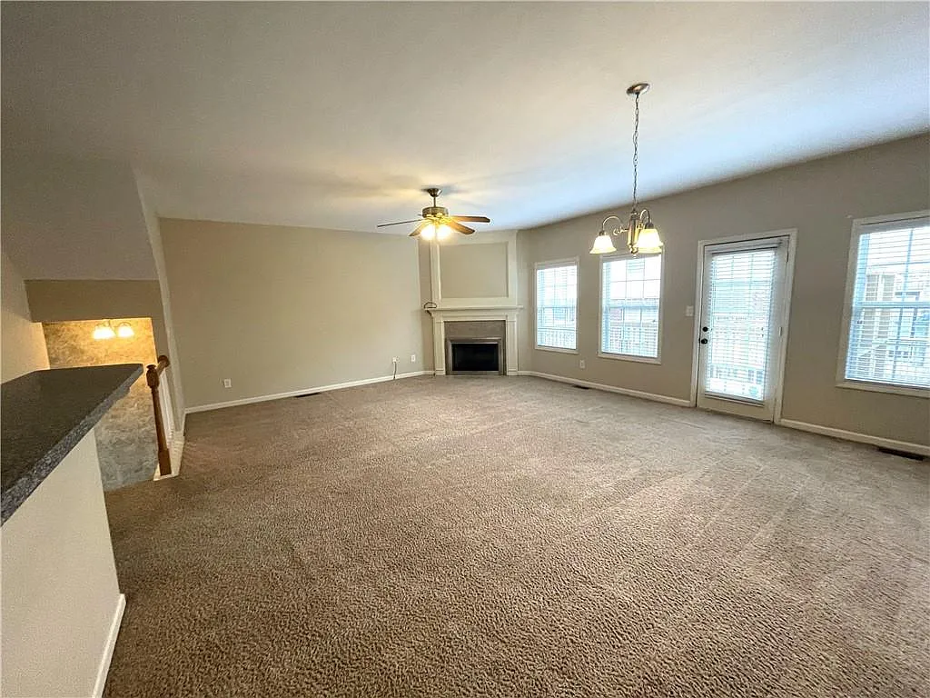 4 bed, 4.0 bath, 2273 sqft, $2,200 — Photo 4