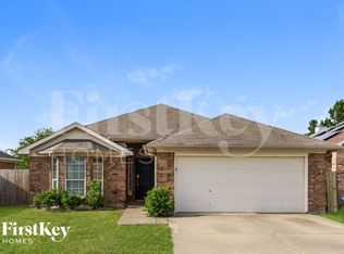 802 Gemstone Trl, Arlington, TX 76002