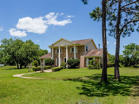 3rd image of 407 Country Ln