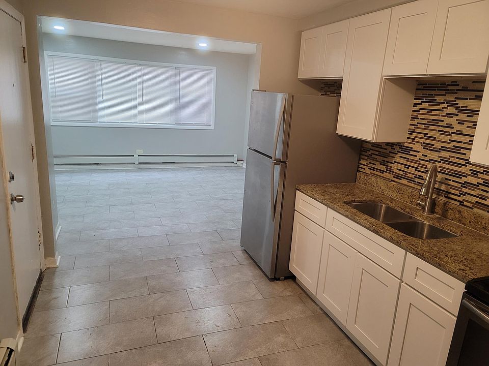 1st image of 3500 Warren Ave APT 2