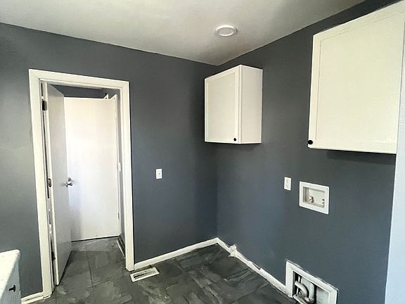 3rd image of 215-217 W Murphy St