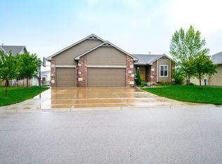 1114 N Lake Edge Dr, Goddard, KS 67052