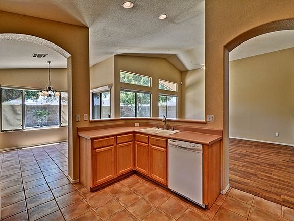 3rd image of 1751 W Amberwood Dr