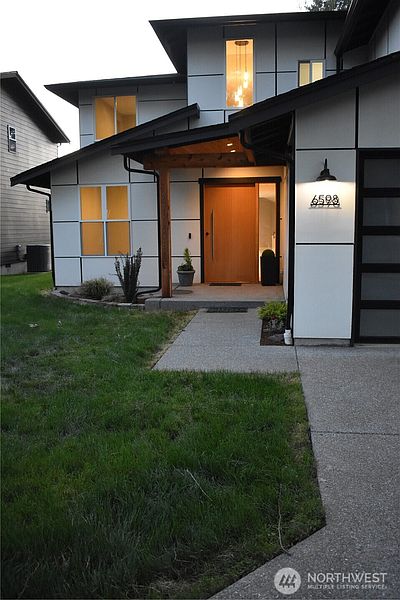 5th image of 6598 Vandermark Road E