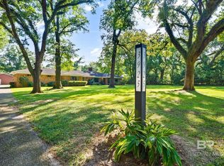 3925 Woodmont Dr, Mobile, AL 36693