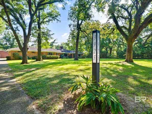 3925 Woodmont Dr, Mobile, AL 36693