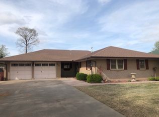 2430 Indian Dr, Enid, OK 73703