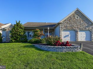 541 E Conestoga St, New Holland, PA 17557
