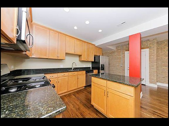 4th image of 928 W Eastwood Ave #2W